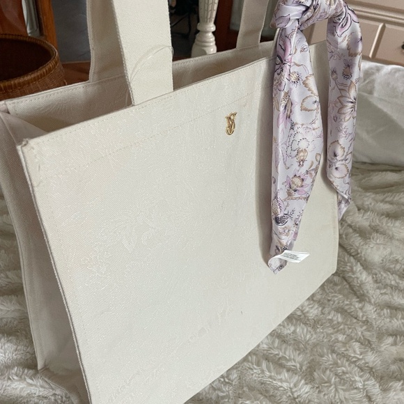 VICTORIA'S SECRET OFF WHITE BAG W/ PURPLE FLORAL SCARF NEW WITH TAGS "FLAW" - Picture 11 of 16